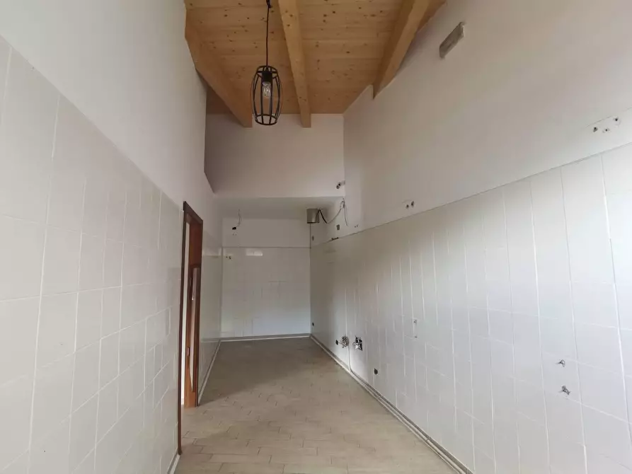 Immagine 2 di Locale commerciale in affitto  in PIAZZA mangani 13 a Feroleto Antico