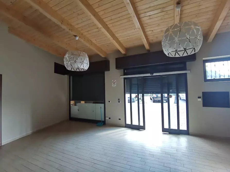 Immagine 6 di Locale commerciale in affitto  in PIAZZA mangani 13 a Feroleto Antico