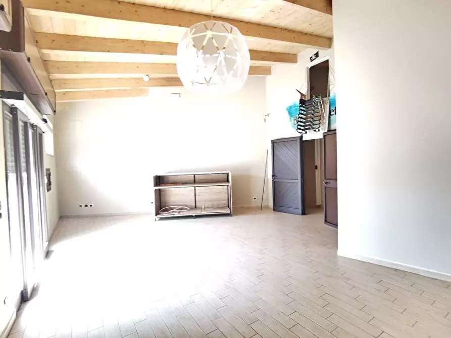 Immagine 9 di Locale commerciale in affitto  in PIAZZA mangani 13 a Feroleto Antico