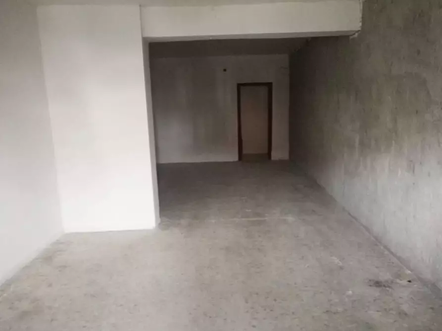 Immagine 9 di Locale commerciale in affitto  in VIA cirignano a Montesarchio