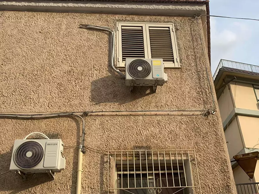 Immagine 1 di Casa indipendente in vendita  in VIA altafonte a Palermo