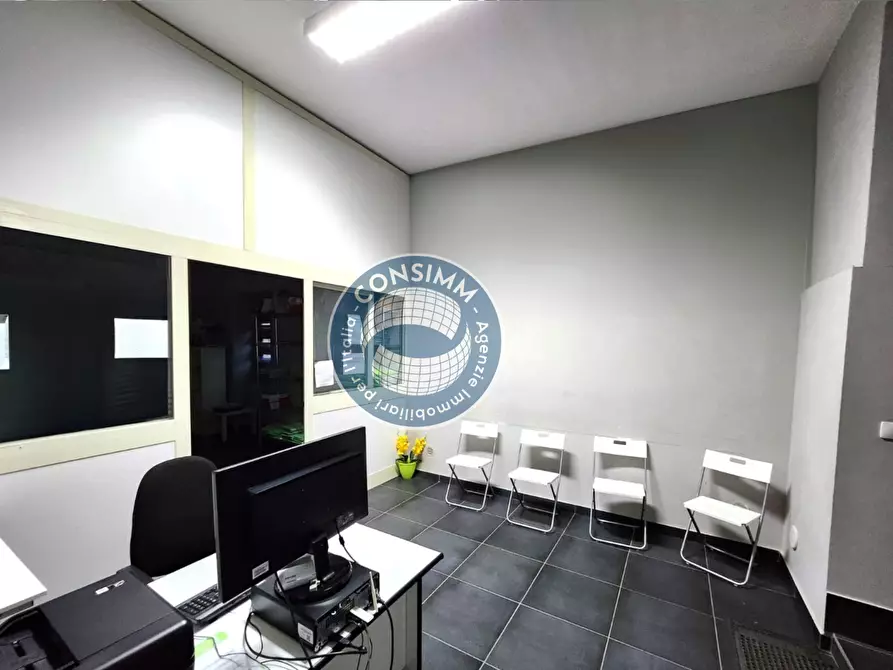 Immagine 5 di Locale commerciale in affitto  in PIAZZA botticeli a Lamezia Terme