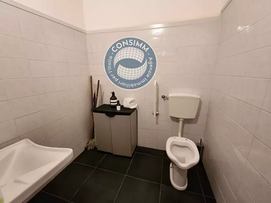 Immagine 7 di Locale commerciale in affitto  in PIAZZA botticeli a Lamezia Terme