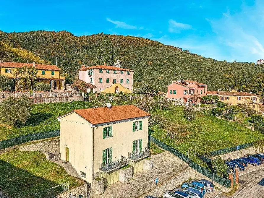 Immagine 1 di Casa bifamiliare in vendita  in VIA colombo a Ameglia