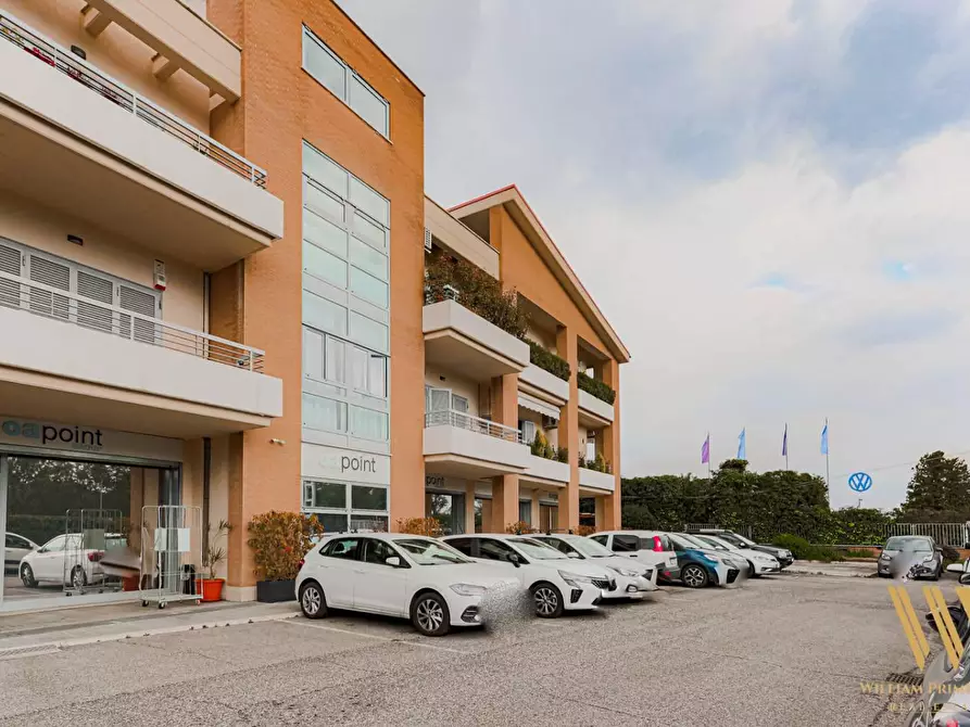 Immagine 8 di Ufficio in affitto  in VIA appia nuova 801 a Roma