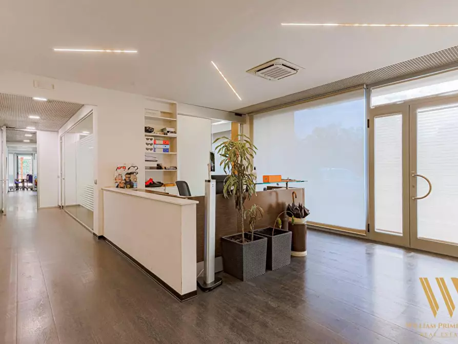 Immagine 2 di Ufficio in affitto  in VIA appia nuova 801 a Roma