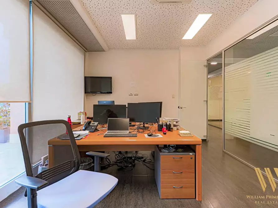 Immagine 3 di Ufficio in affitto  in VIA appia nuova 801 a Roma