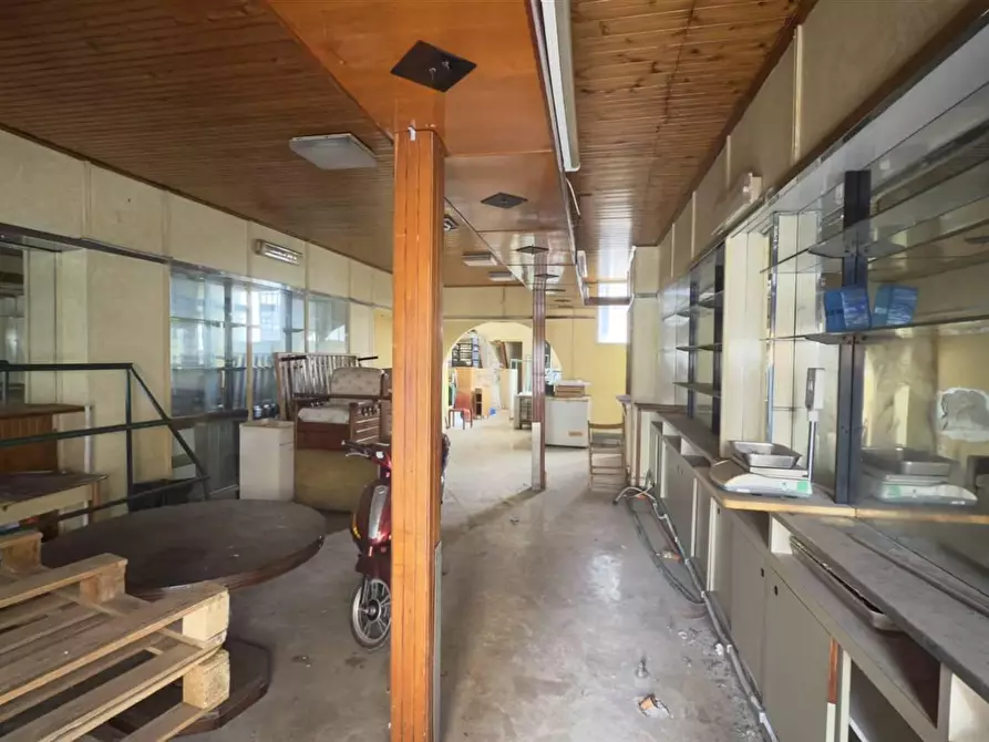 Immagine 3 di Locale commerciale in vendita  in CORSO Umberto I a Ficarazzi