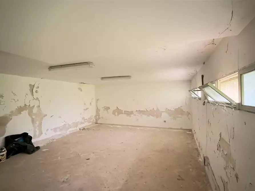 Immagine 5 di Locale commerciale in vendita  in CORSO Umberto I a Ficarazzi