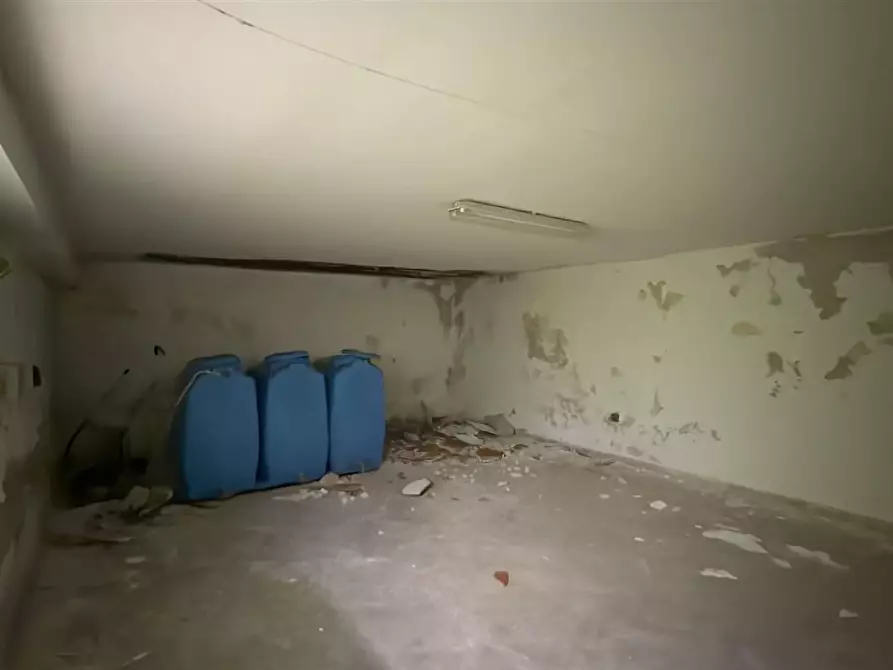 Immagine 6 di Locale commerciale in vendita  in CORSO Umberto I a Ficarazzi