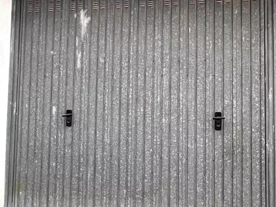 Immagine 3 di Box auto in vendita  in VIA fermo ognibene a Roma