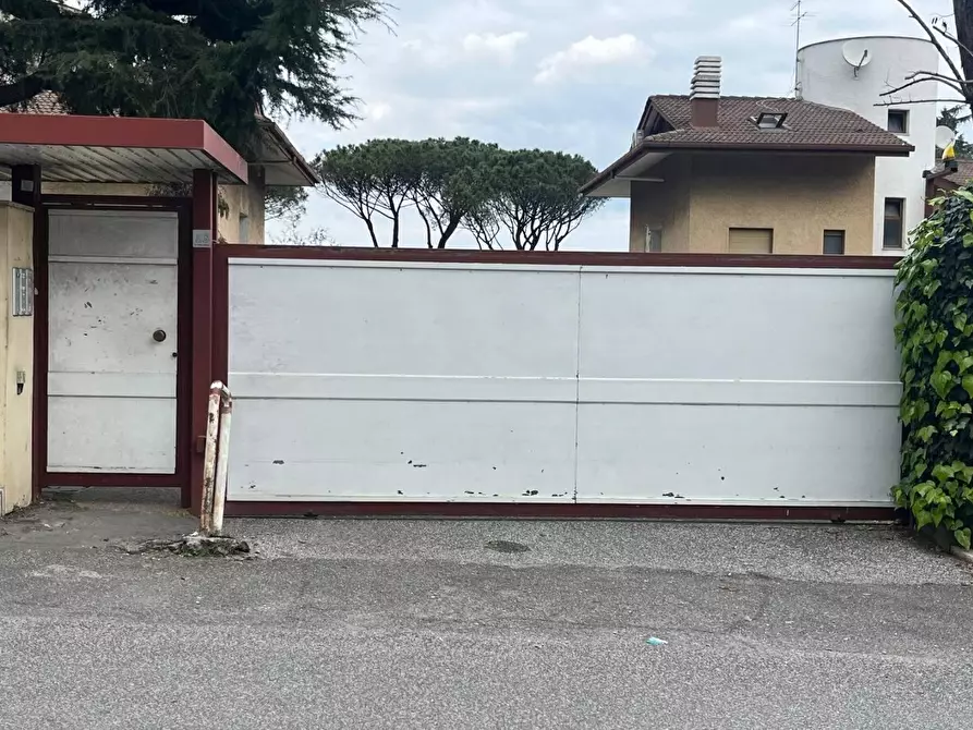 Immagine 4 di Box auto in vendita  in VIA fermo ognibene a Roma