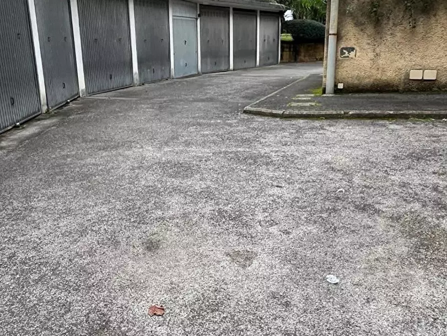 Immagine 5 di Box auto in vendita  in VIA fermo ognibene a Roma