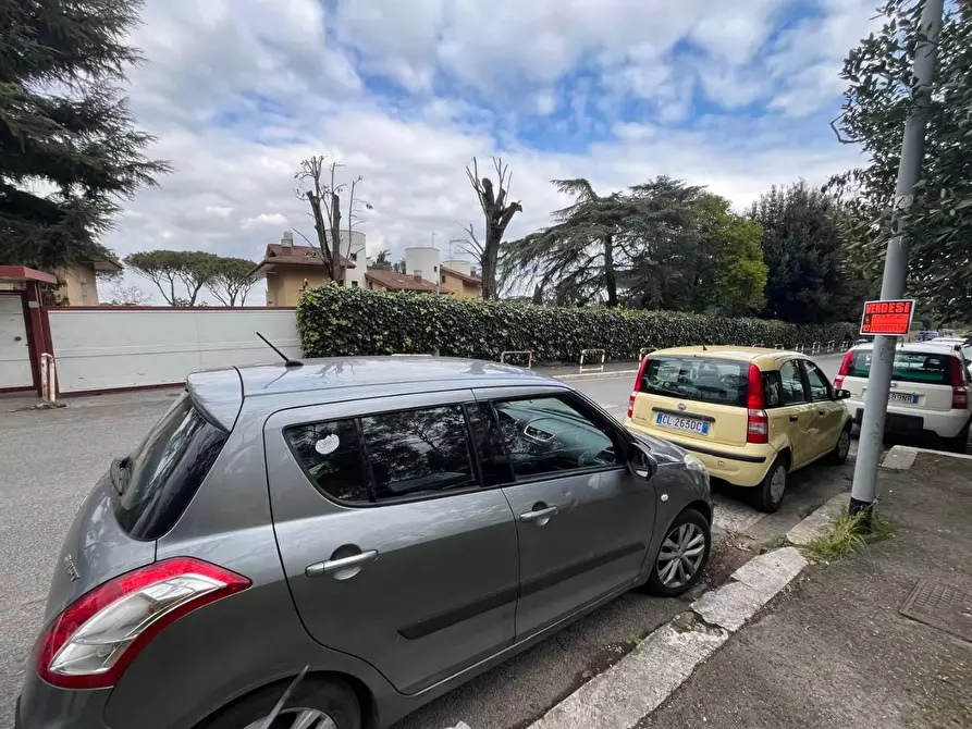 Immagine 6 di Box auto in vendita  in VIA fermo ognibene a Roma