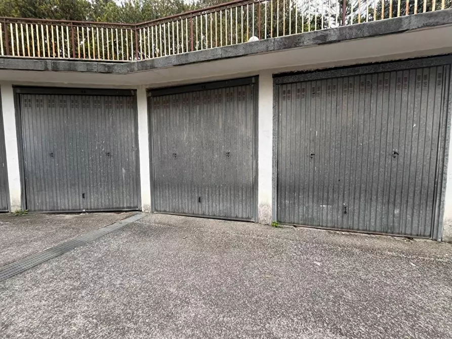 Immagine 7 di Box auto in vendita  in VIA fermo ognibene a Roma