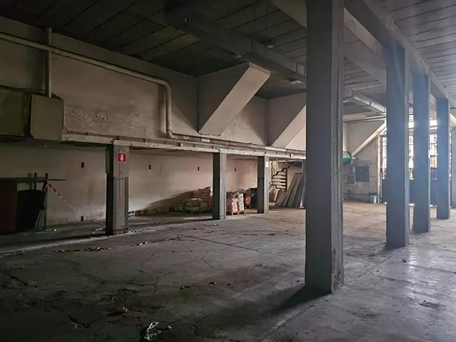 Immagine 4 di Locale commerciale in affitto  in VIA seminara 30 a Roma