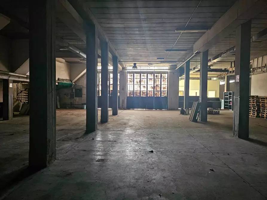 Immagine 6 di Locale commerciale in affitto  in VIA seminara 30 a Roma