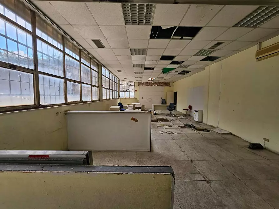 Immagine 8 di Locale commerciale in affitto  in VIA seminara 30 a Roma