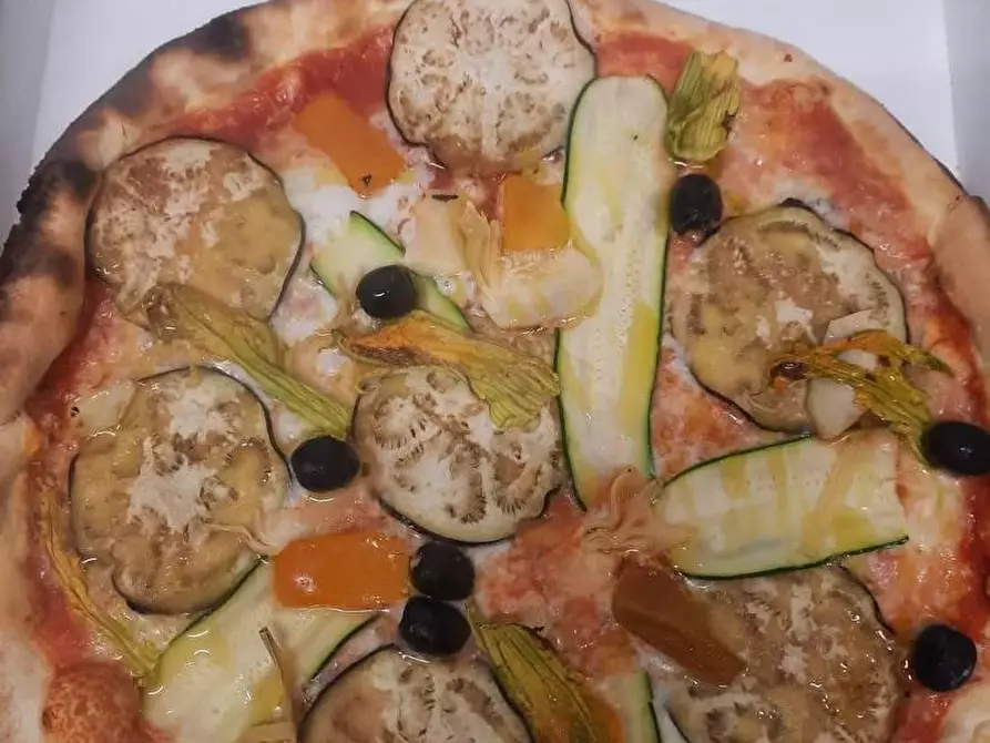 Immagine 2 di Attività commerciale in vendita  a Sesto Fiorentino