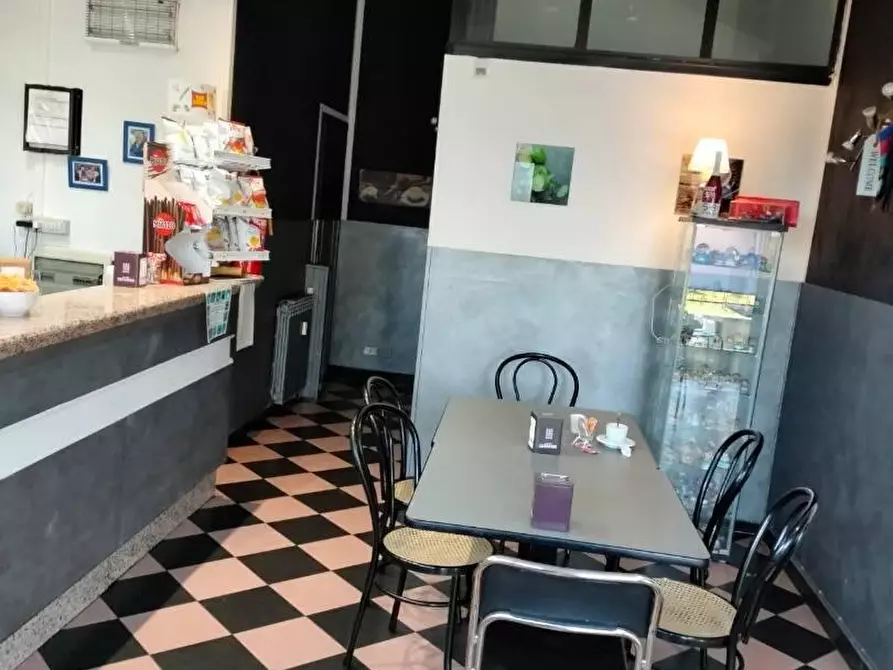 Immagine 10 di Locale commerciale in vendita  a Collegno