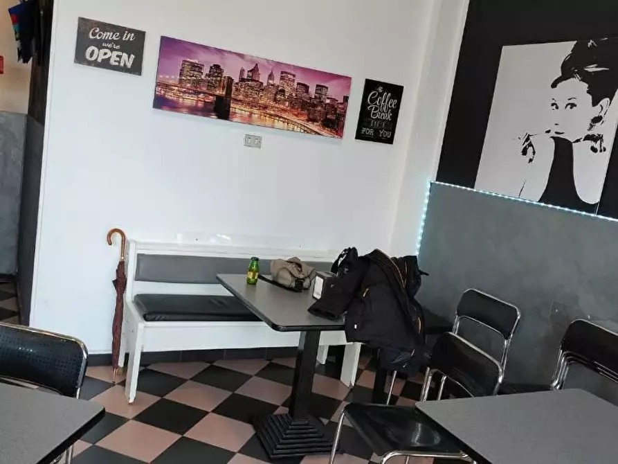 Immagine 2 di Locale commerciale in vendita  a Collegno