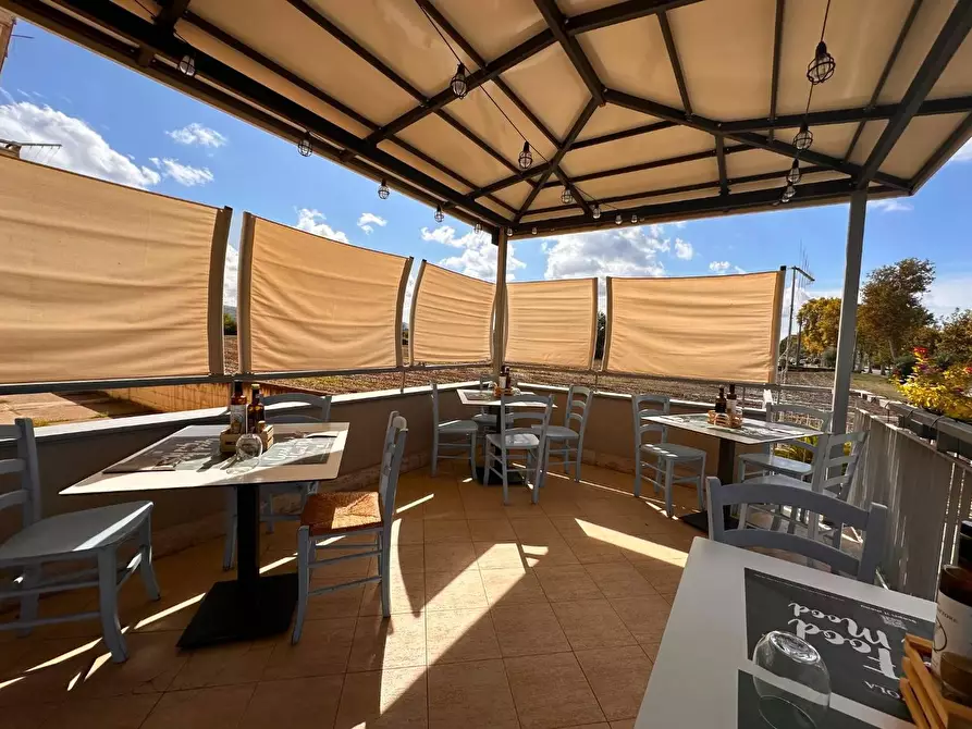 Immagine 15 di Locale commerciale in vendita  in VIA magna grecia 459 a Capaccio Paestum