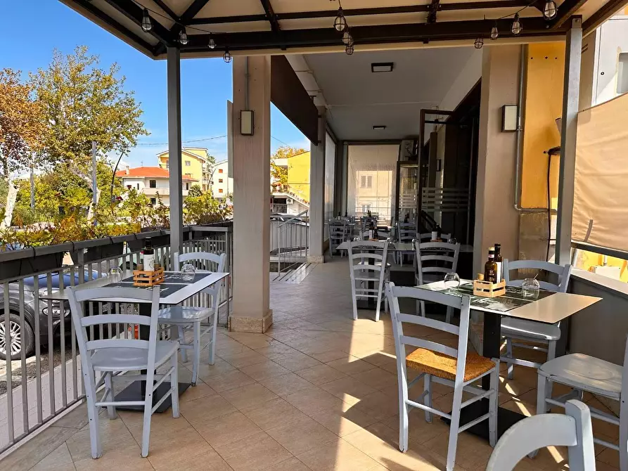 Immagine 17 di Locale commerciale in vendita  in VIA magna grecia 459 a Capaccio Paestum