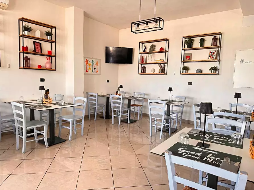 Immagine 18 di Locale commerciale in vendita  in VIA magna grecia 459 a Capaccio Paestum