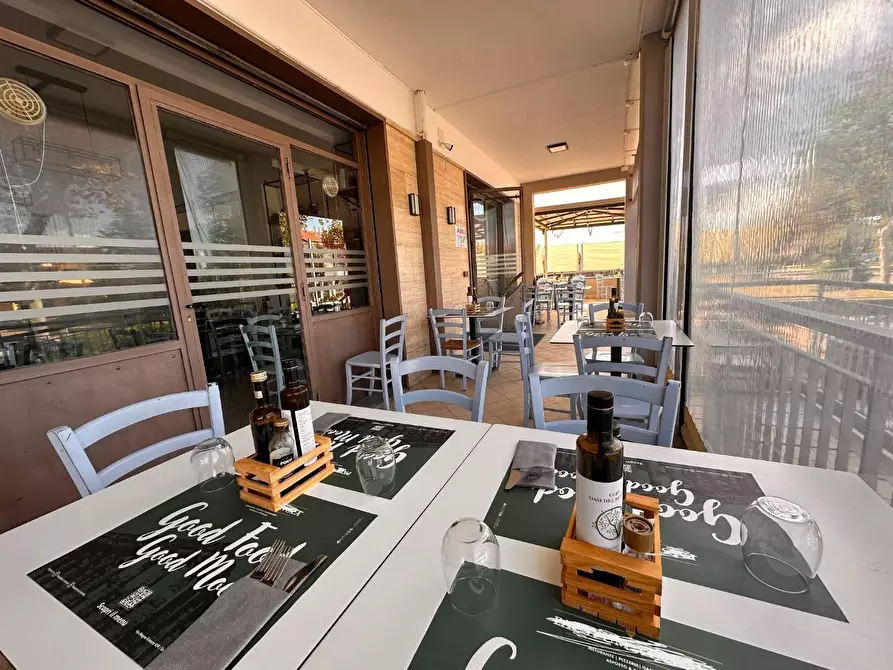 Immagine 3 di Locale commerciale in vendita  in VIA magna grecia 459 a Capaccio Paestum