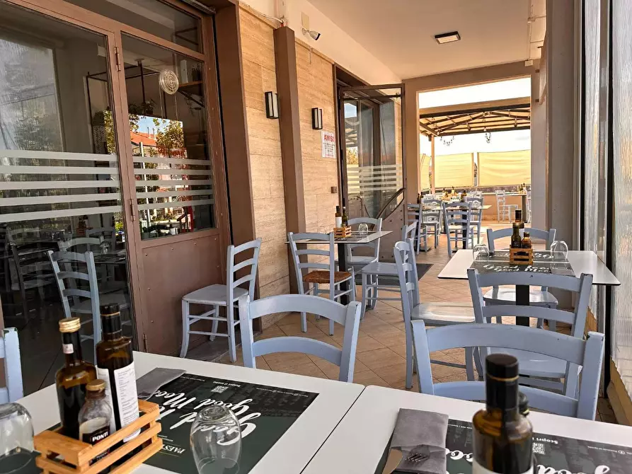 Immagine 4 di Locale commerciale in vendita  in VIA magna grecia 459 a Capaccio Paestum