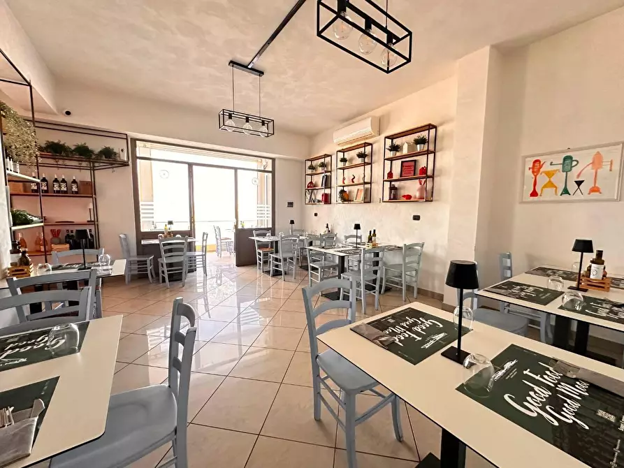 Immagine 7 di Locale commerciale in vendita  in VIA magna grecia 459 a Capaccio Paestum