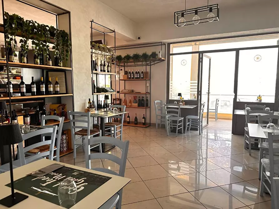 Immagine 8 di Locale commerciale in vendita  in VIA magna grecia 459 a Capaccio Paestum