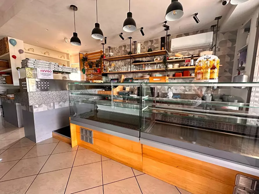 Immagine 9 di Locale commerciale in vendita  in VIA magna grecia 459 a Capaccio Paestum