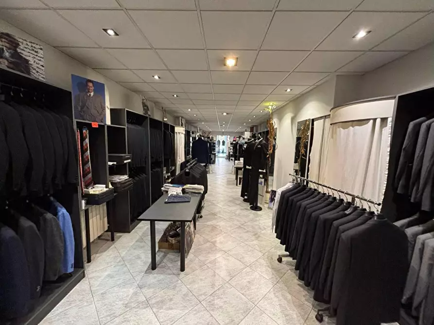 Immagine 3 di Attività commerciale in vendita  in VIALE XXIV maggio a Collegno