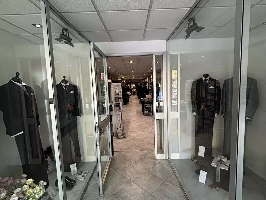 Immagine 5 di Attività commerciale in vendita  in VIALE XXIV maggio a Collegno