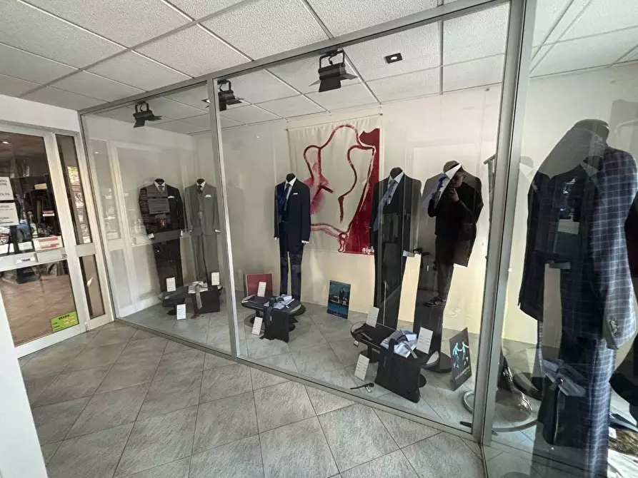 Immagine 7 di Attività commerciale in vendita  in VIALE XXIV maggio a Collegno