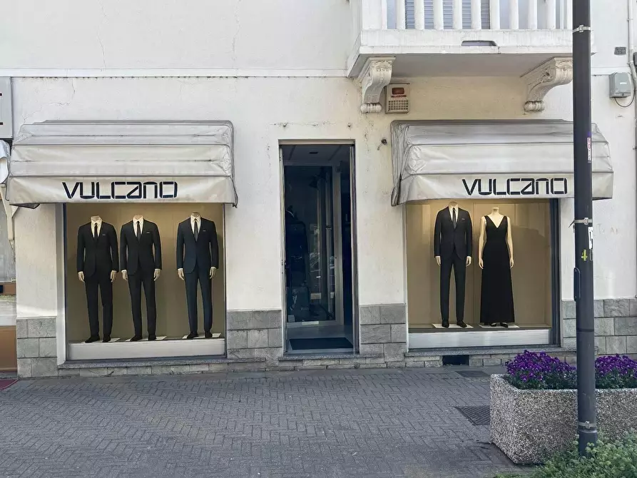 Immagine 9 di Attività commerciale in vendita  in VIALE XXIV maggio a Collegno