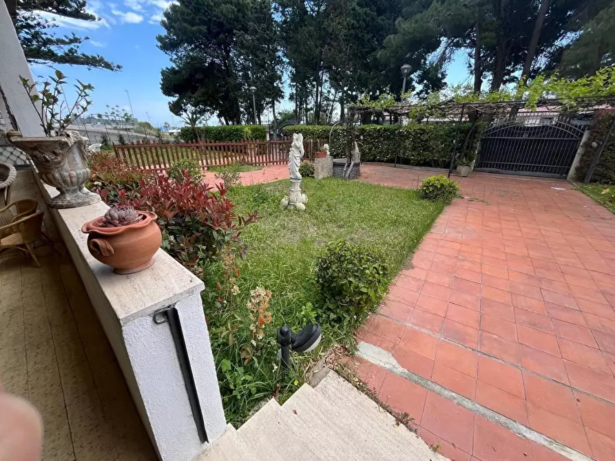 Immagine 17 di Appartamento in vendita  in VIALE delle  province a Montepaone