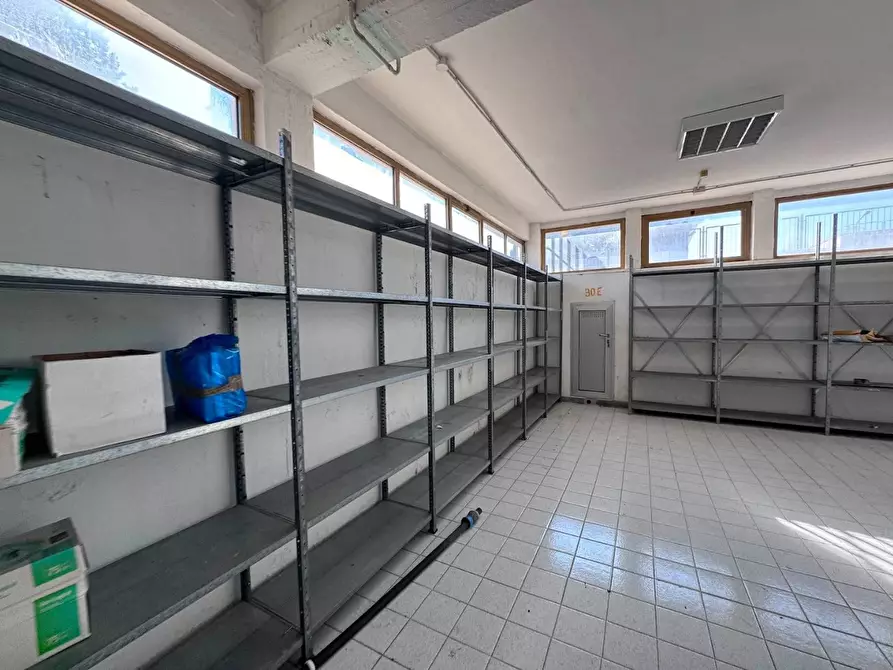 Immagine 11 di Capannone industriale in vendita  in VIA tito speri a Pomezia