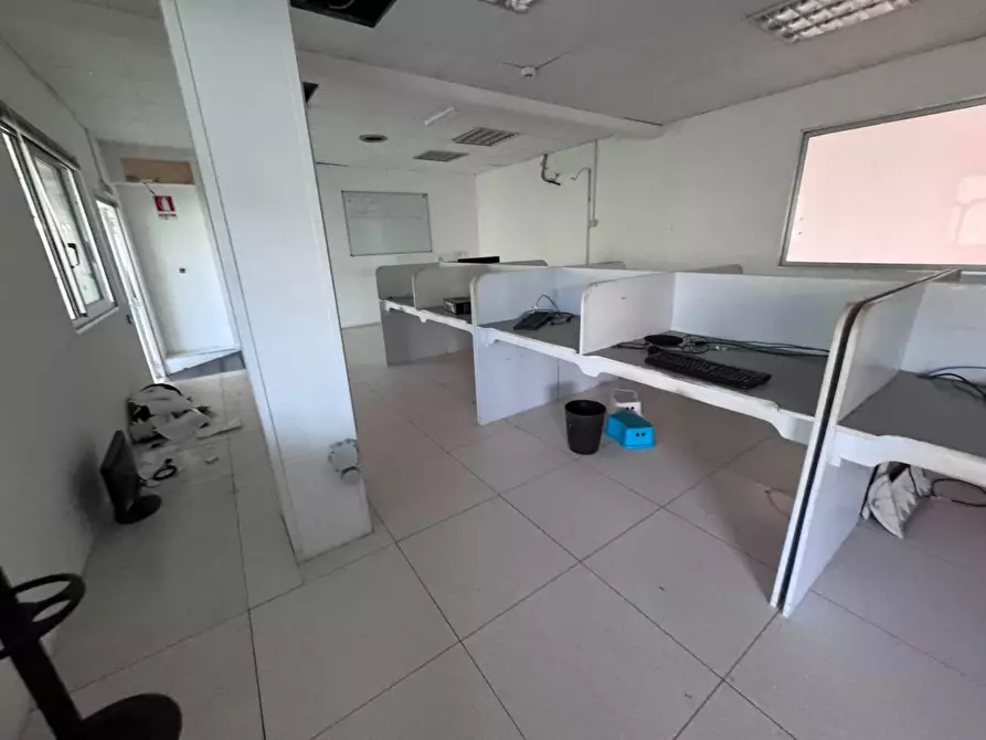 Immagine 3 di Capannone industriale in vendita  in VIA tito speri a Pomezia