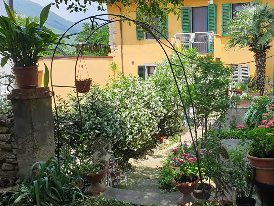 Immagine 1 di Villetta a schiera in vendita  in VIA di davanzello 16 a Calenzano