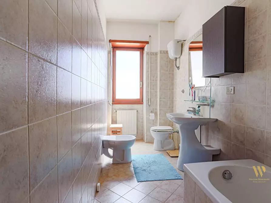 Immagine 8 di Appartamento in vendita  in VIA elio vittorini 109 a Roma