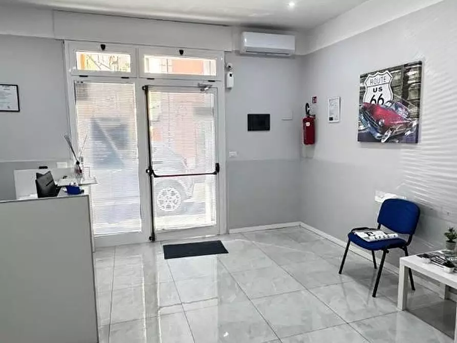 Immagine 3 di Locale commerciale in affitto  in VIA ettore de medici a Lamezia Terme