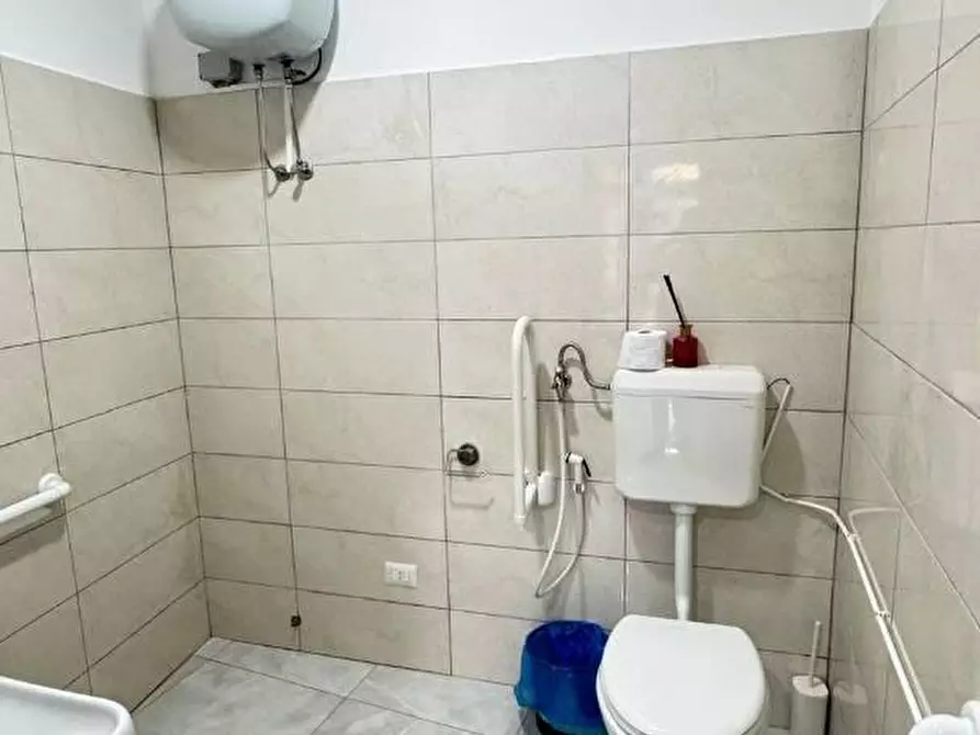 Immagine 8 di Locale commerciale in affitto  in VIA ettore de medici a Lamezia Terme