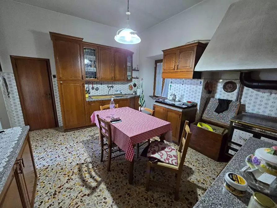 Immagine 2 di Casa indipendente in vendita  in LOCALITA'cozzano a Castiglion Fiorentino