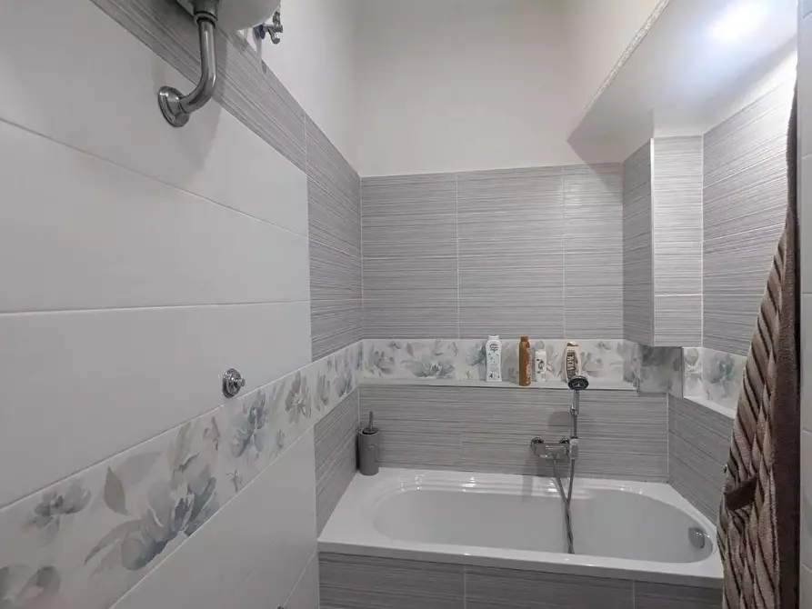 Immagine 17 di Appartamento in vendita  in VIA cesare battisti a Torre Annunziata