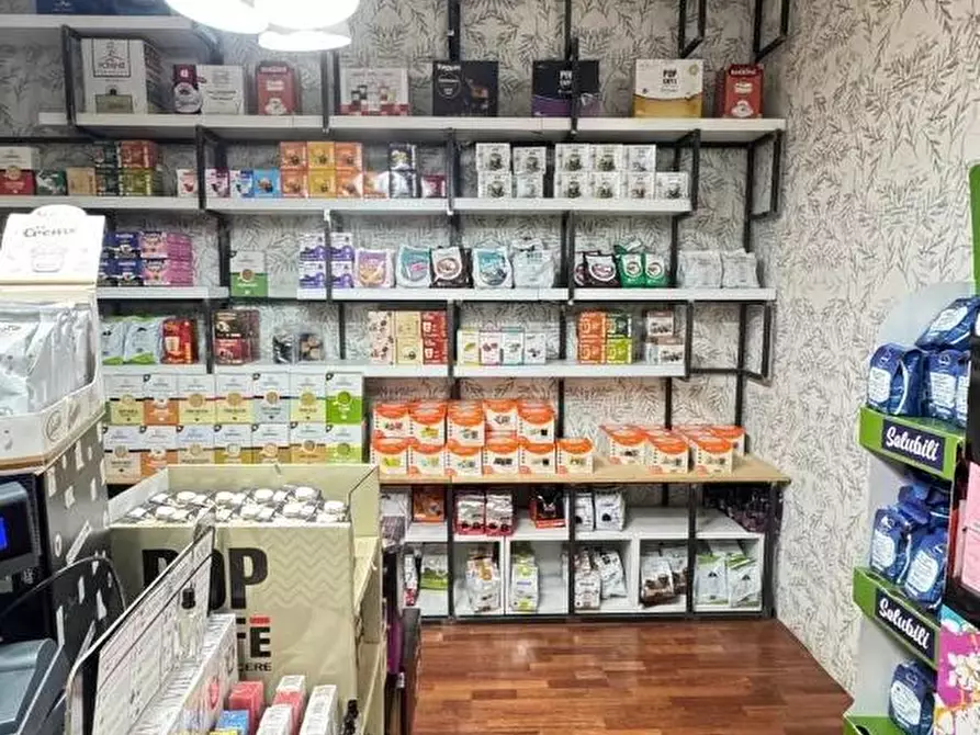 Immagine 3 di Attività commerciale in vendita  a Lamezia Terme