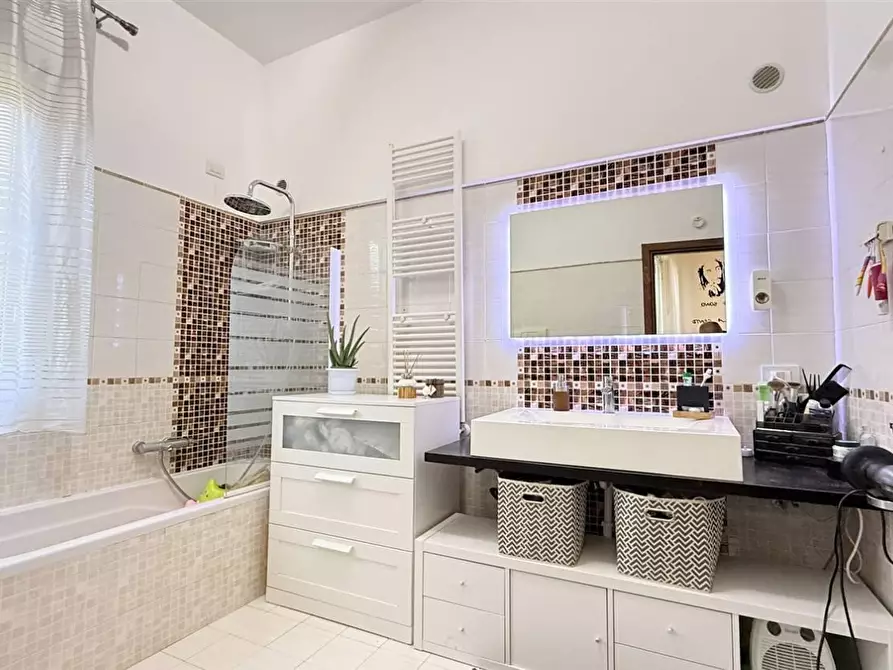 Immagine 10 di Appartamento in vendita  in VIA zuppetta 46 a Palermo