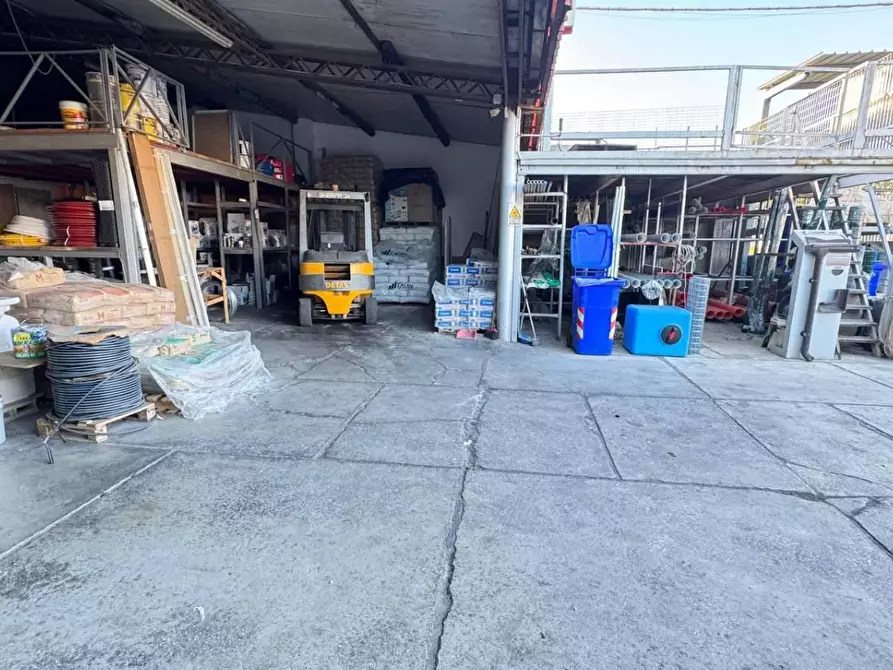 Immagine 2 di Locale commerciale in affitto  in VIA del progresso a Lamezia Terme