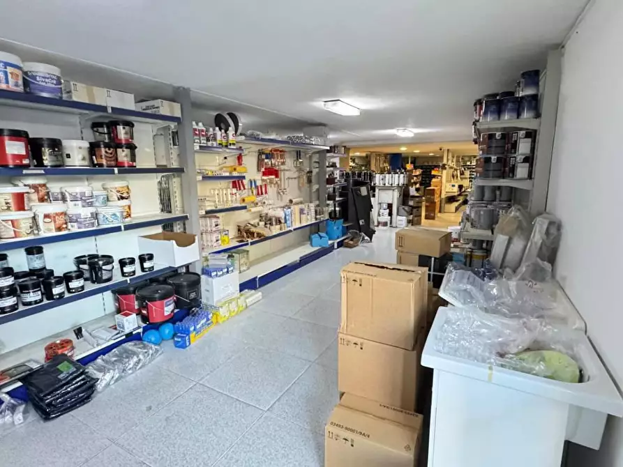 Immagine 4 di Locale commerciale in affitto  in VIA del progresso a Lamezia Terme